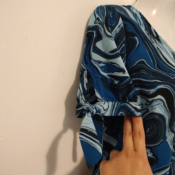 Michael Kors - Blue Oasis Short Sleeve V Neckline Blouse - Picture 10 of 16